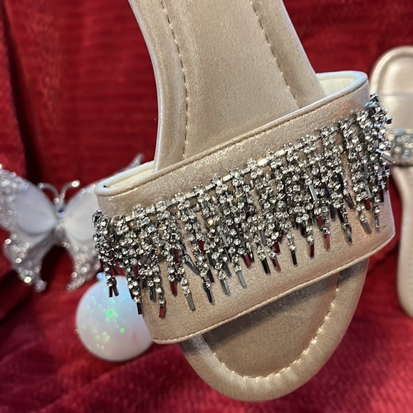 Victoria’s Secret house slippers!! - Picture 2 of 2